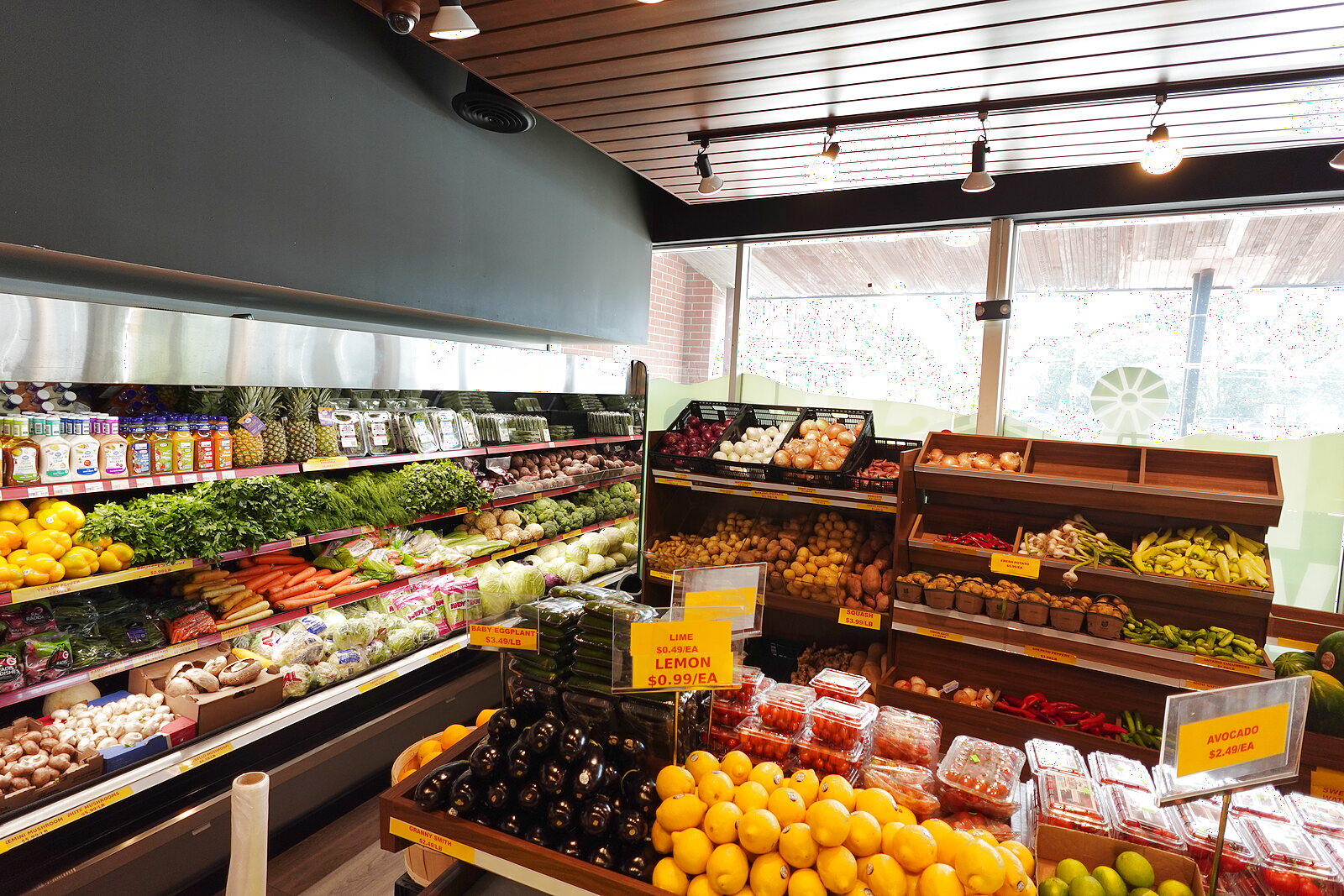 5 Benefits of Shopping at a Local Market Instead of Big Chains